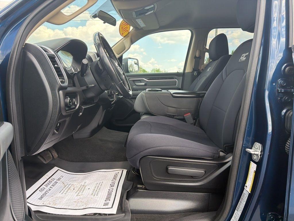 RAM 1500 Big Horn 4x4 Crew Cab 5'7" Box 2020