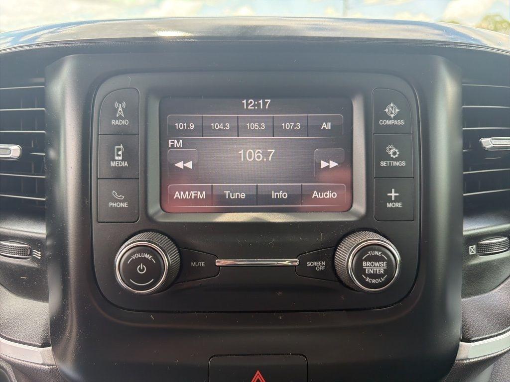 RAM 1500 Big Horn 4x4 Crew Cab 5'7" Box 2020