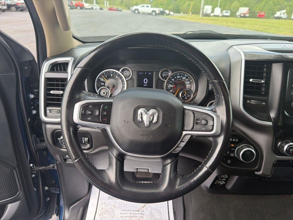 RAM 1500 Big Horn 4x4 Crew Cab 5'7" Box 2020