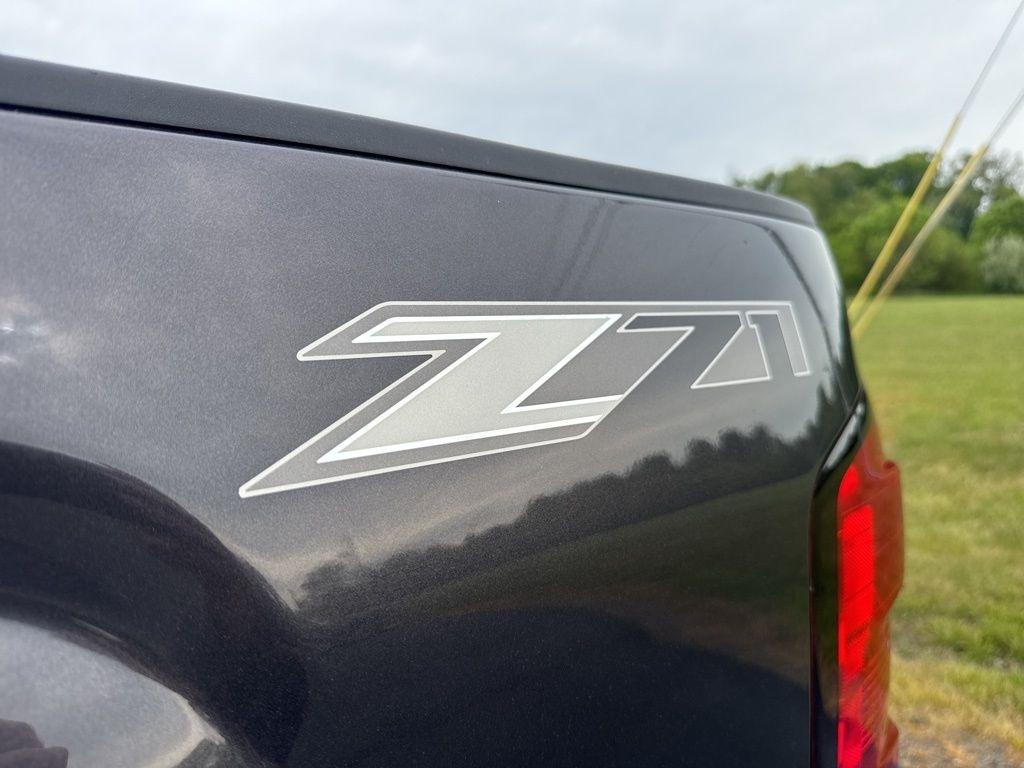 GMC Sierra 2500HD available WiFi 4WD Crew Cab 153.7" Denali 2015