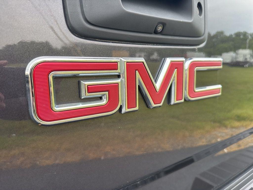 GMC Sierra 2500HD available WiFi 4WD Crew Cab 153.7" Denali 2015