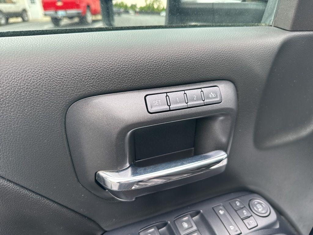 GMC Sierra 2500HD available WiFi 4WD Crew Cab 153.7" Denali 2015