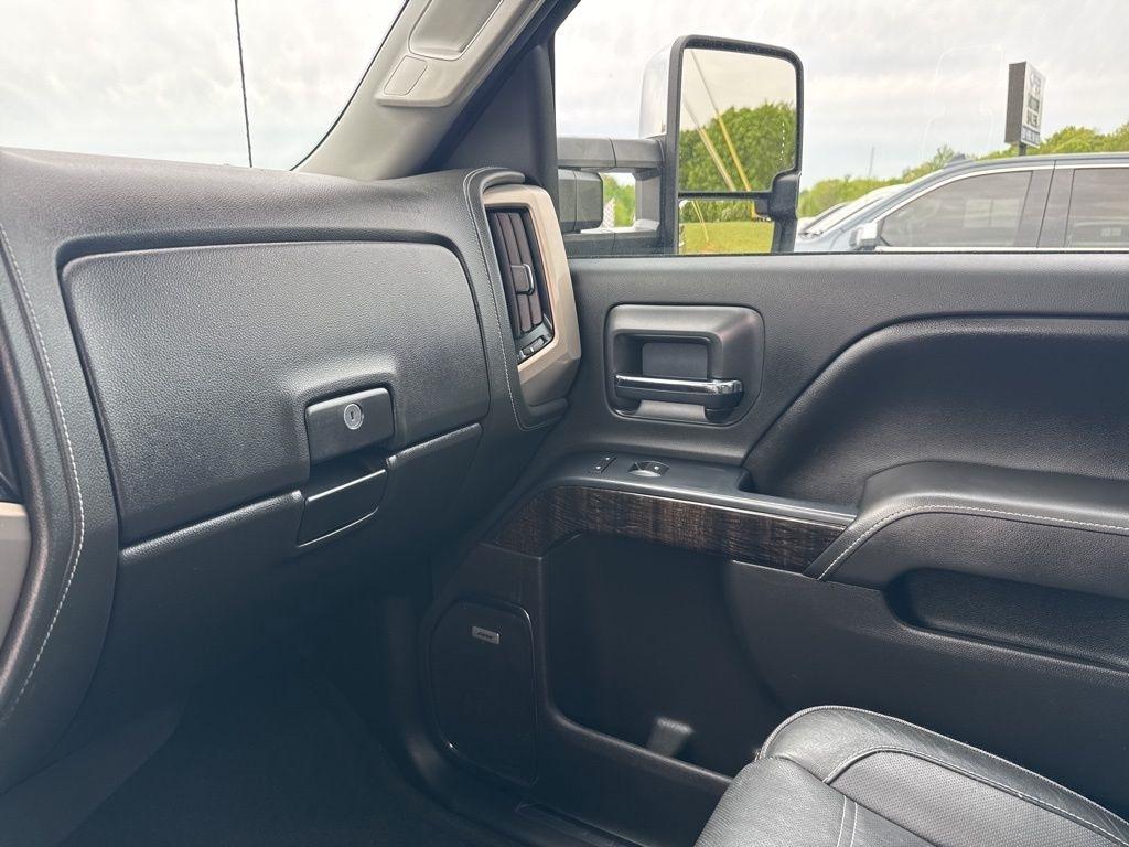 GMC Sierra 2500HD available WiFi 4WD Crew Cab 153.7" Denali 2015