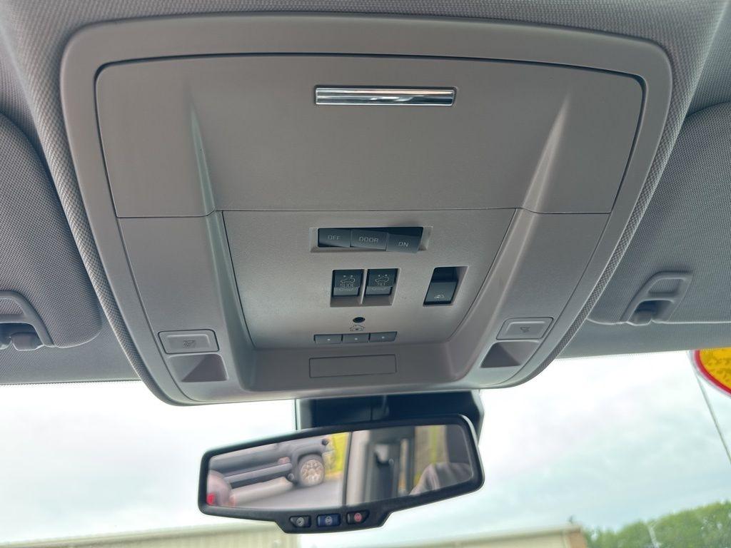 GMC Sierra 2500HD available WiFi 4WD Crew Cab 153.7" Denali 2015