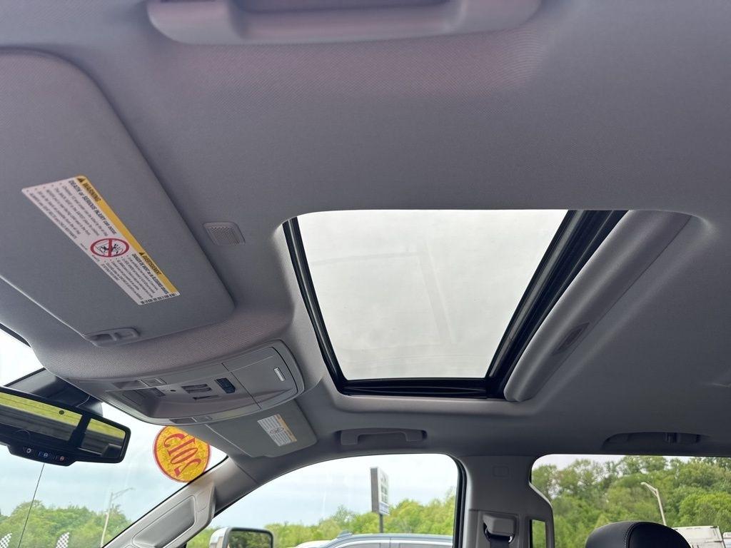 GMC Sierra 2500HD available WiFi 4WD Crew Cab 153.7" Denali 2015