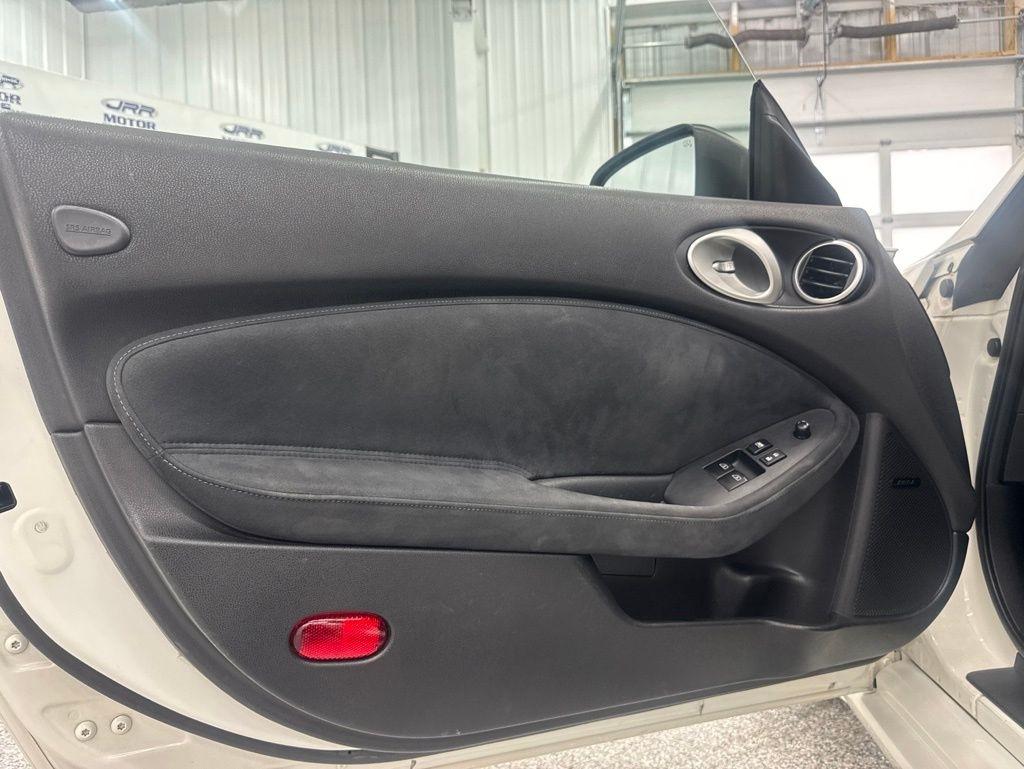 Nissan 370Z 2dr Roadster Auto Touring 2012
