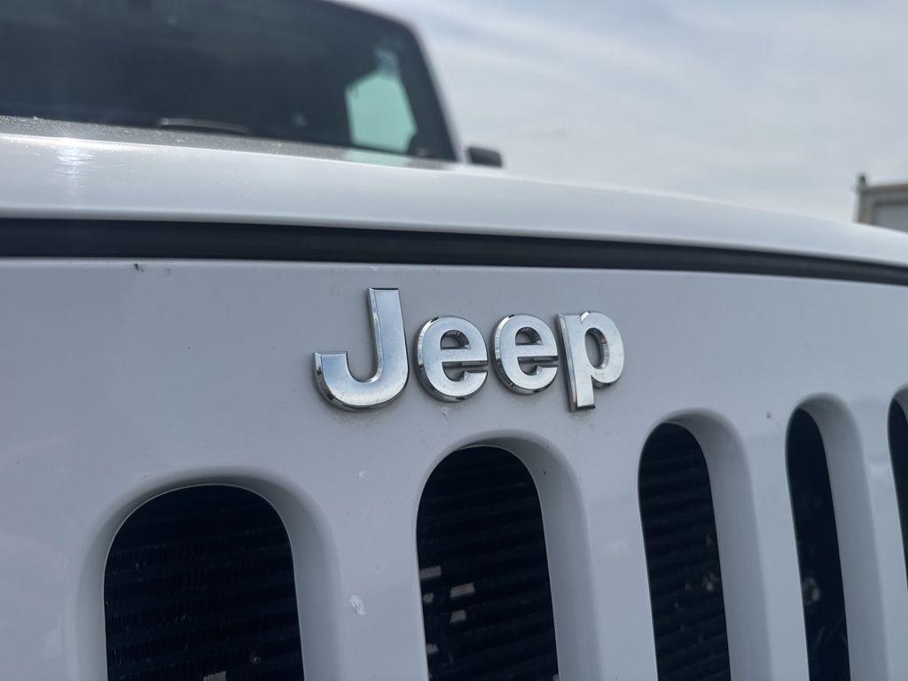 Jeep Wrangler Unlimited 4WD 4dr Sahara 2014