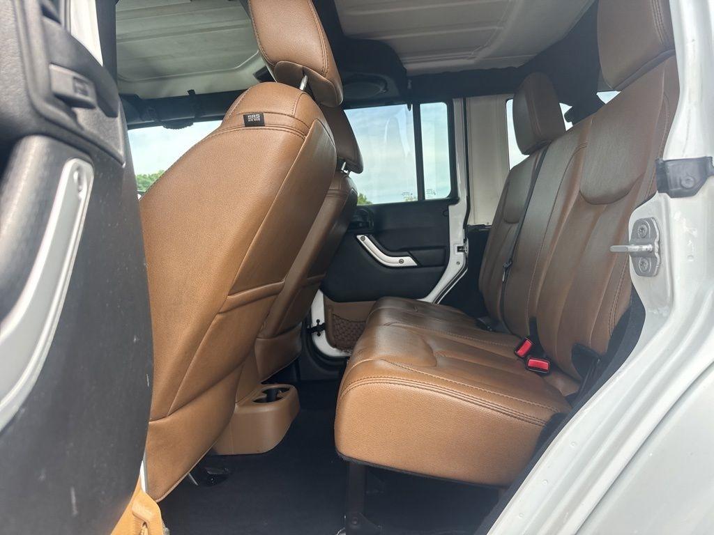 Jeep Wrangler Unlimited 4WD 4dr Sahara 2014