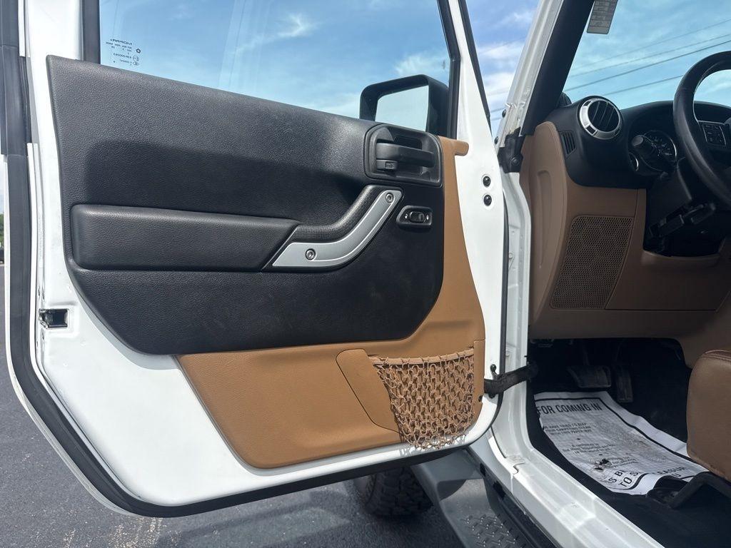 Jeep Wrangler Unlimited 4WD 4dr Sahara 2014