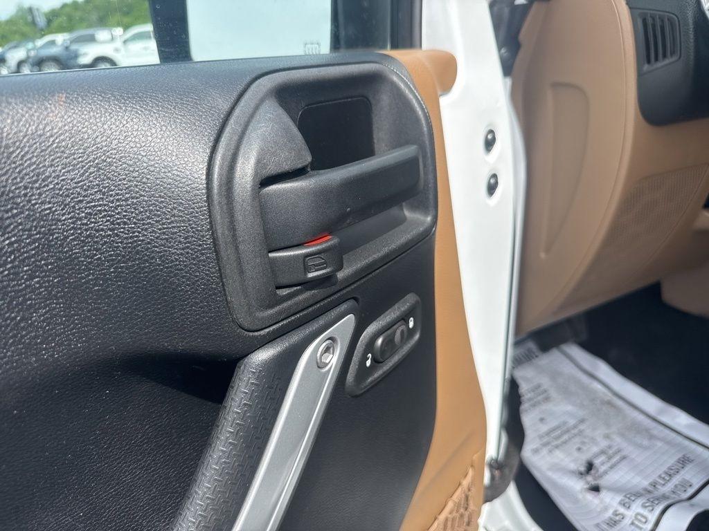 Jeep Wrangler Unlimited 4WD 4dr Sahara 2014
