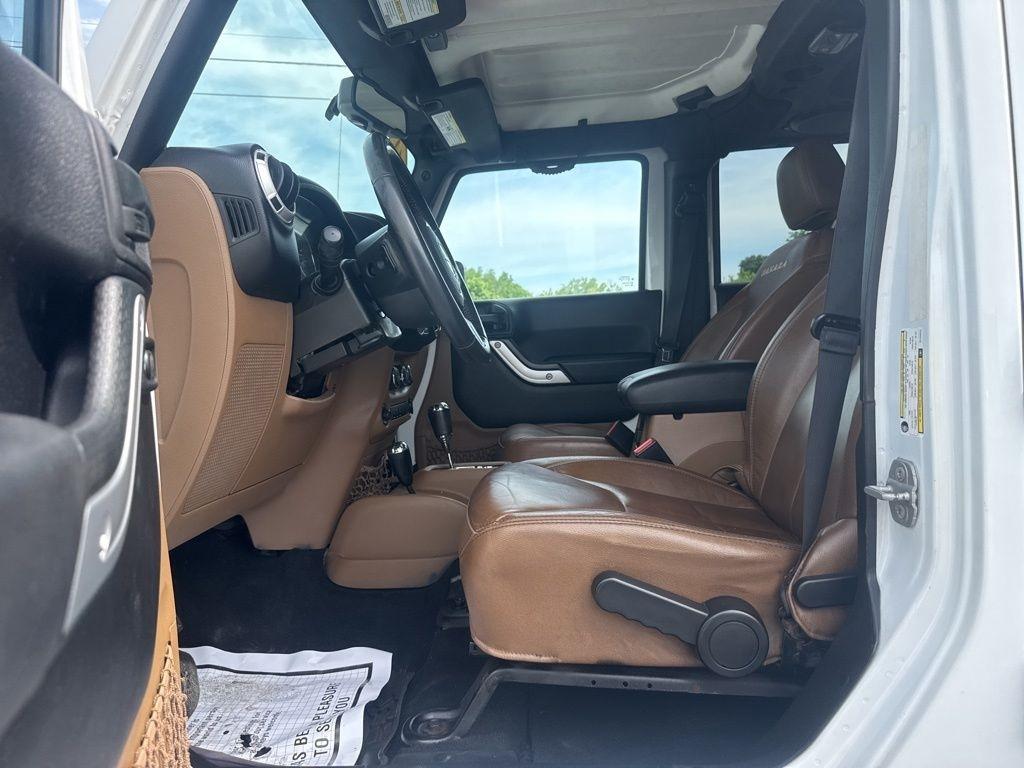 Jeep Wrangler Unlimited 4WD 4dr Sahara 2014