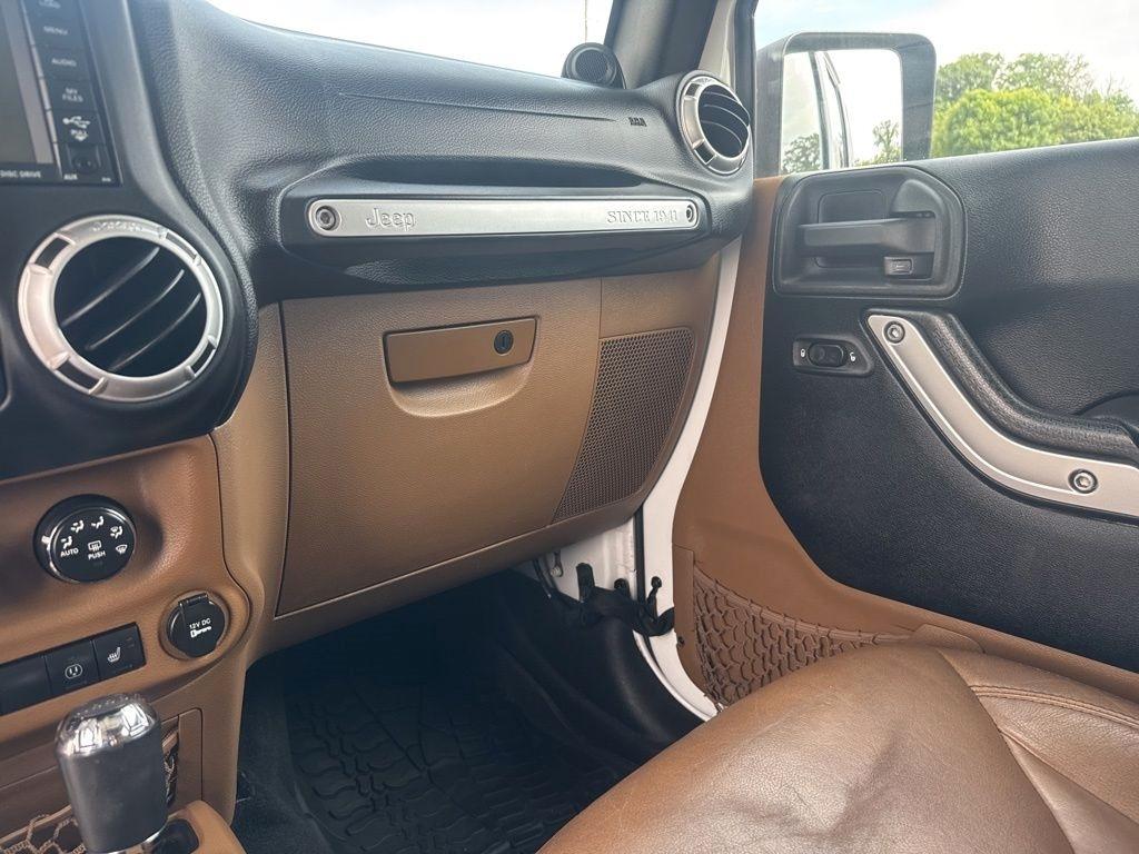 Jeep Wrangler Unlimited 4WD 4dr Sahara 2014