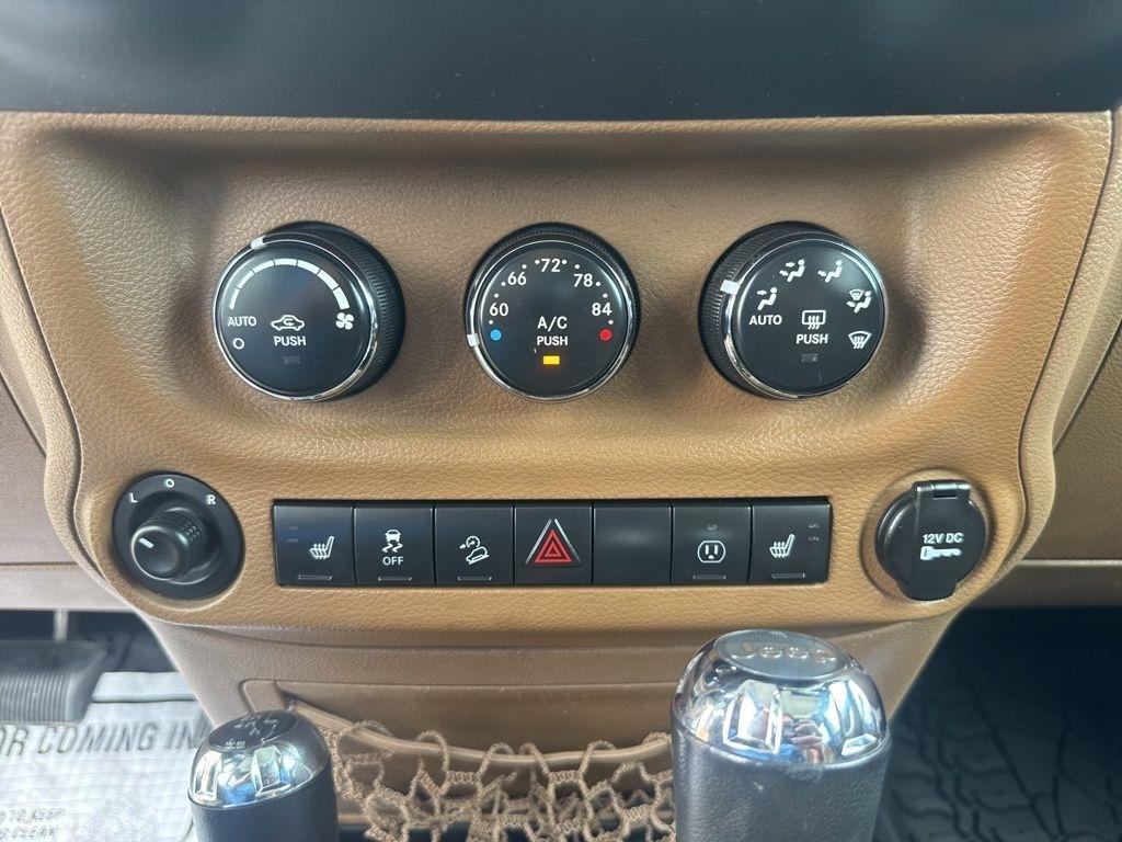 Jeep Wrangler Unlimited 4WD 4dr Sahara 2014