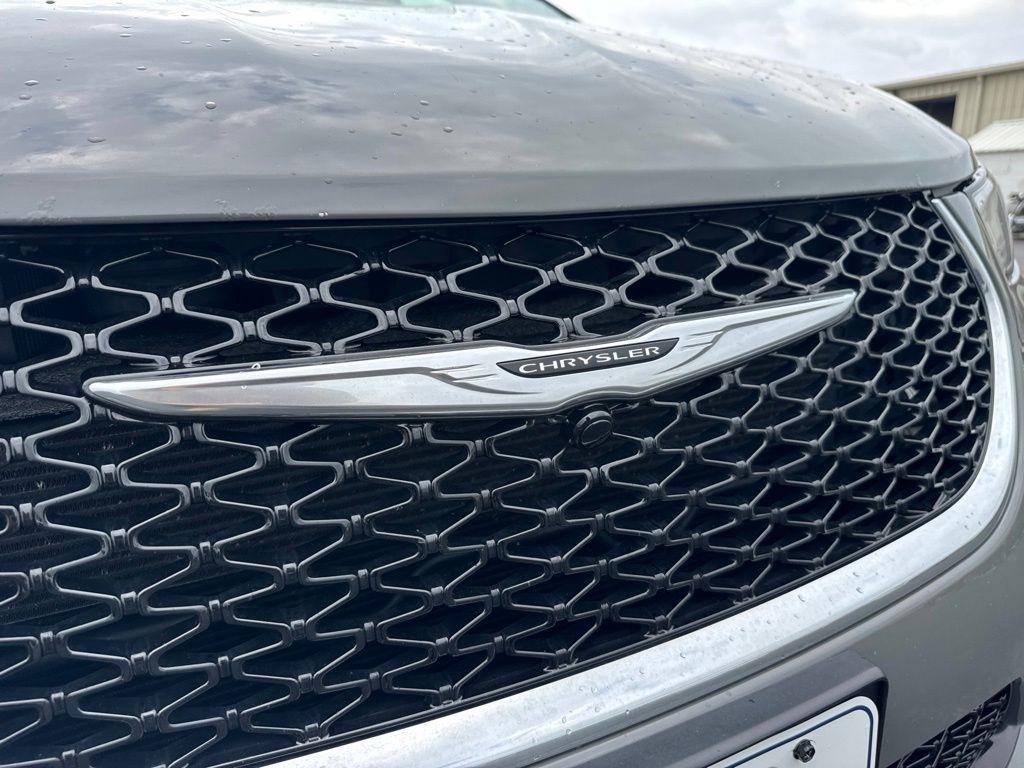 Chrysler Pacifica Touring L FWD 2022