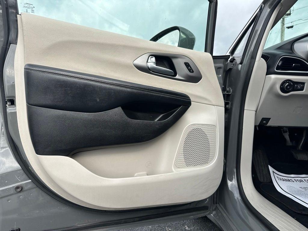 Chrysler Pacifica Touring L FWD 2022