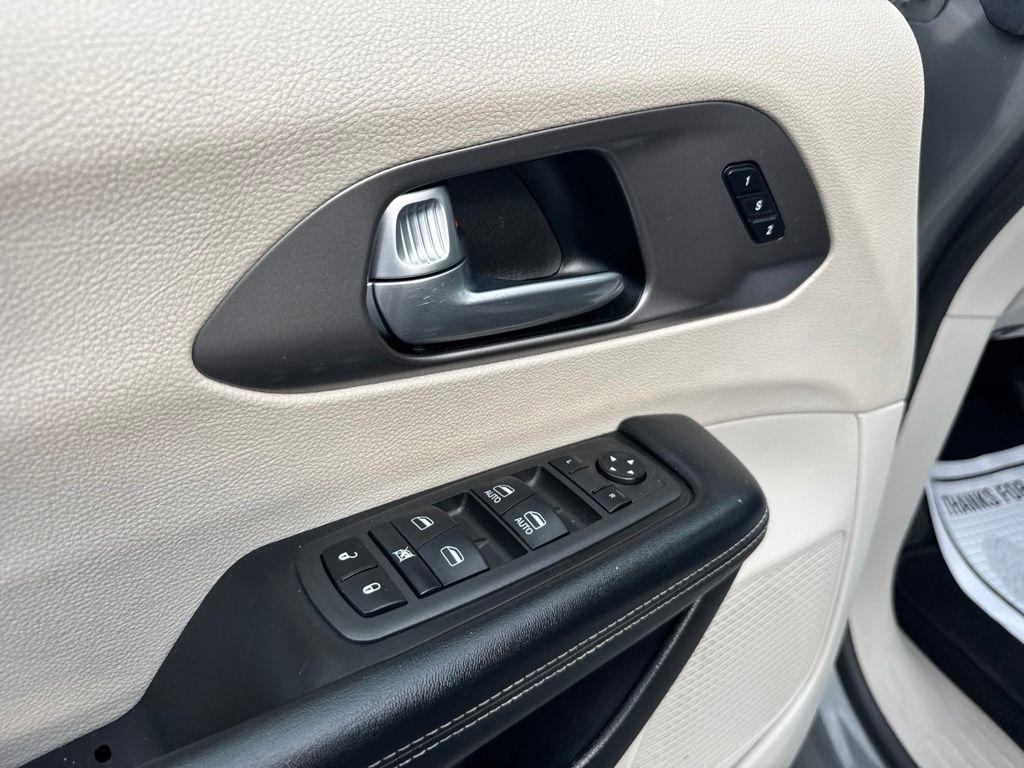 Chrysler Pacifica Touring L FWD 2022