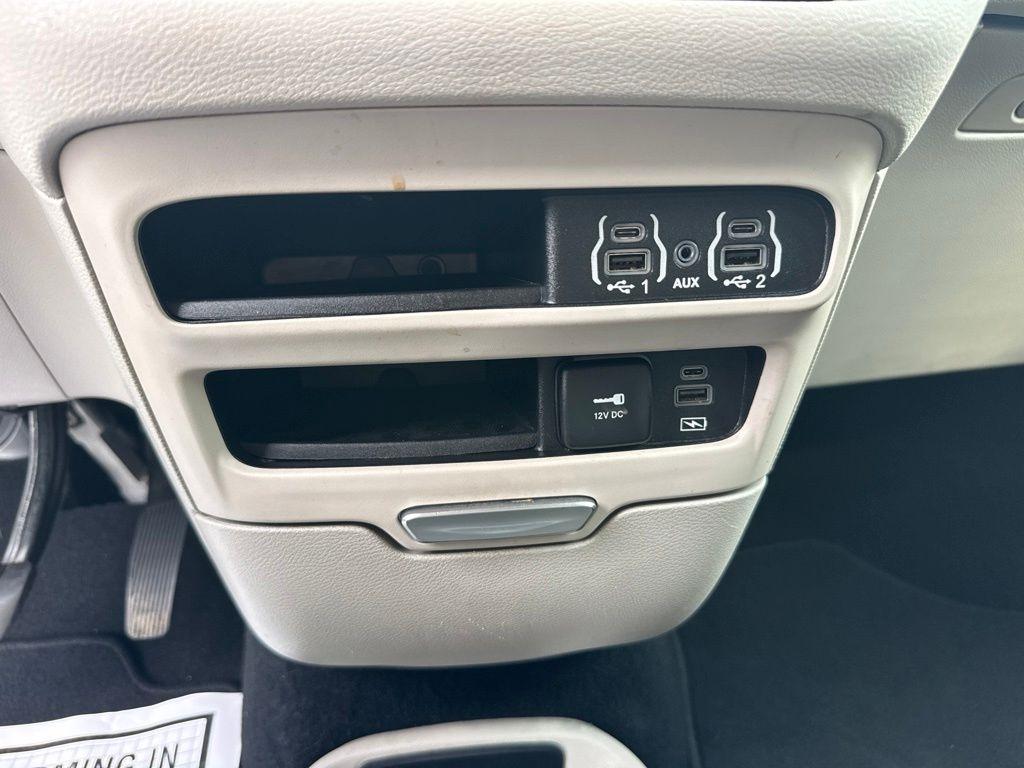 Chrysler Pacifica Touring L FWD 2022