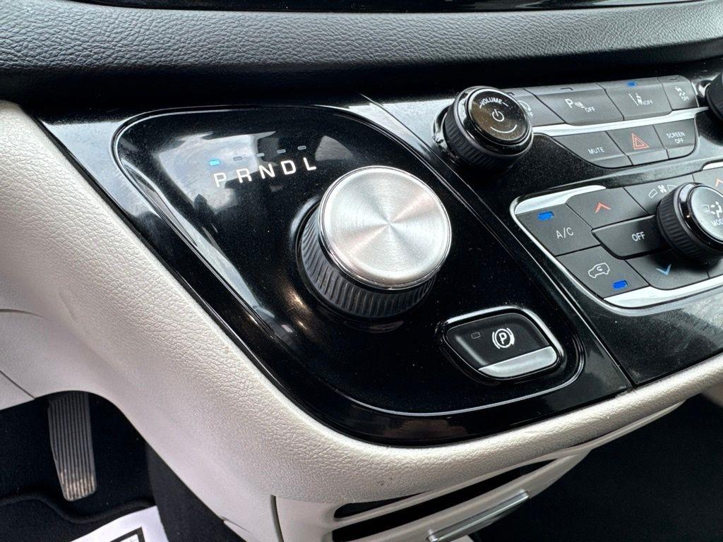 Chrysler Pacifica Touring L FWD 2022