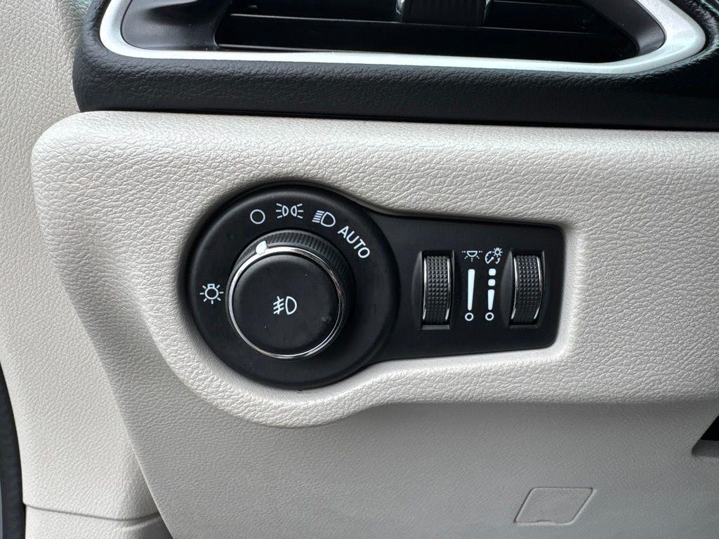 Chrysler Pacifica Touring L FWD 2022