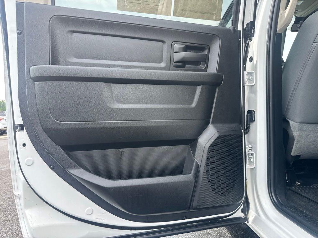 RAM 1500 Classic Tradesman 4x4 Crew Cab 5'7" Box 2020