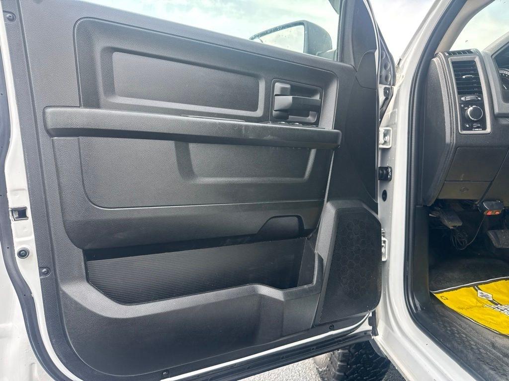 RAM 1500 Classic Tradesman 4x4 Crew Cab 5'7" Box 2020