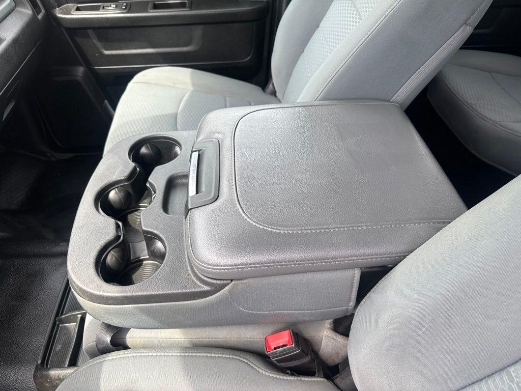RAM 1500 Classic Tradesman 4x4 Crew Cab 5'7" Box 2020