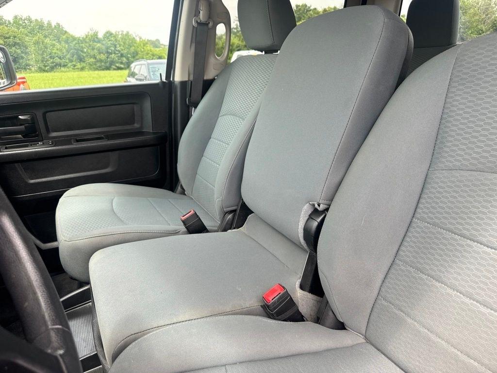 RAM 1500 Classic Tradesman 4x4 Crew Cab 5'7" Box 2020