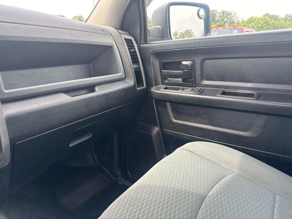 RAM 1500 Classic Tradesman 4x4 Crew Cab 5'7" Box 2020