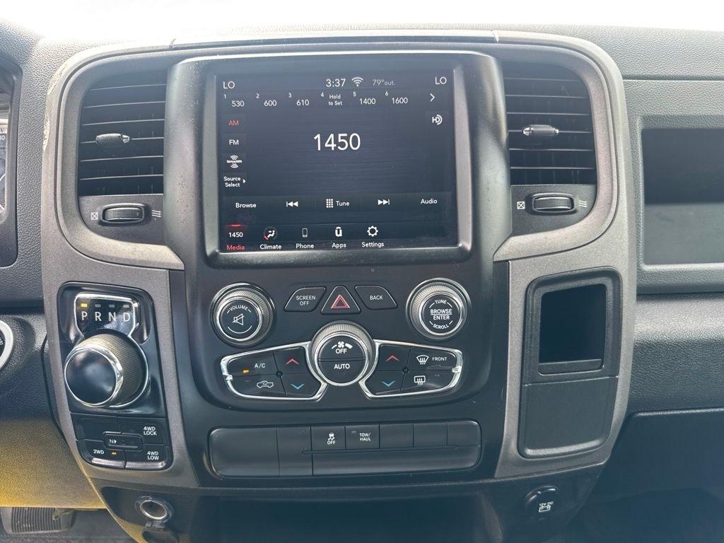RAM 1500 Classic Tradesman 4x4 Crew Cab 5'7" Box 2020