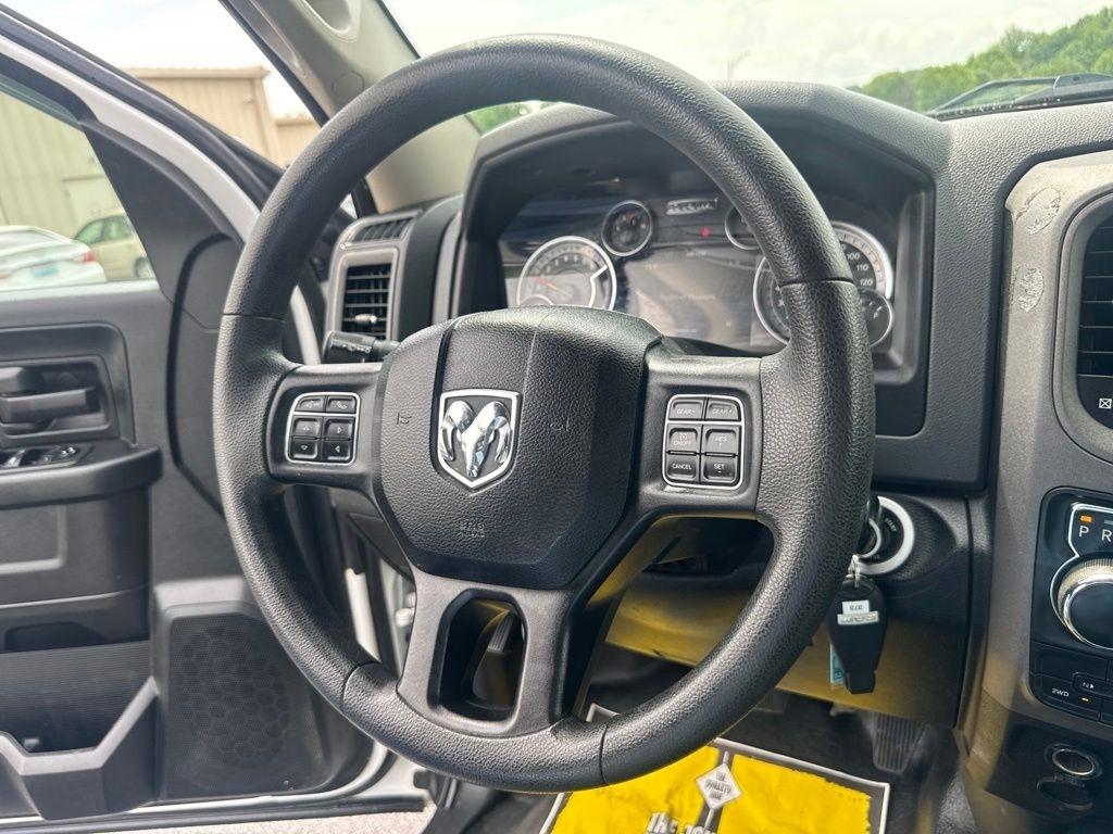 RAM 1500 Classic Tradesman 4x4 Crew Cab 5'7" Box 2020