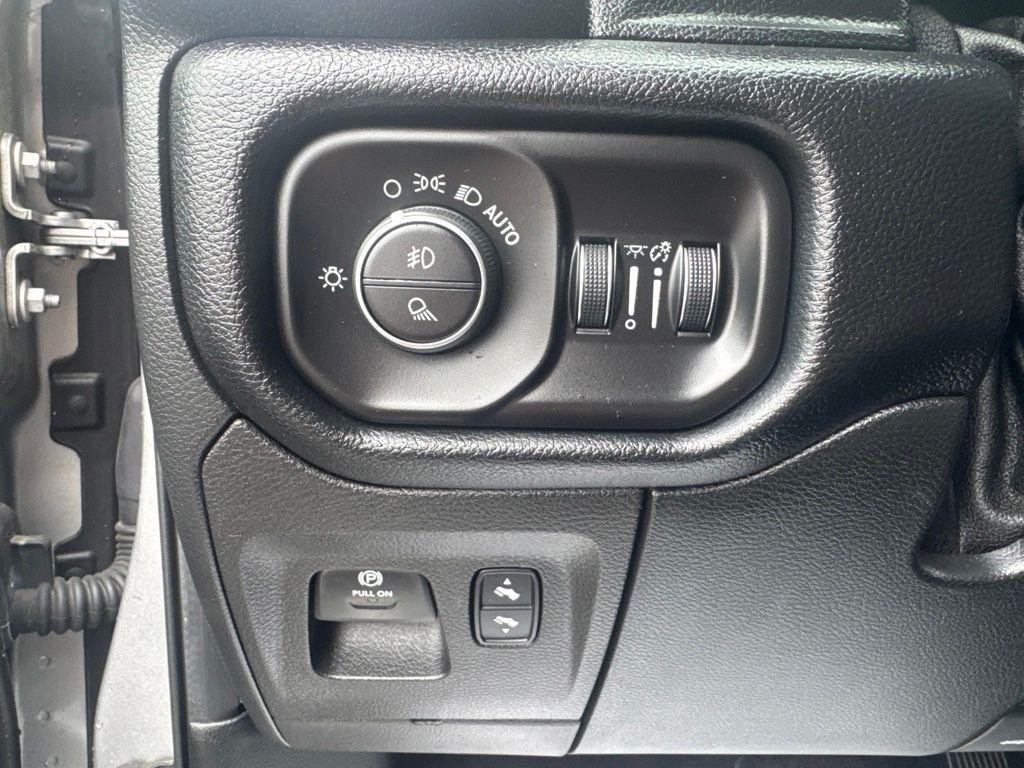 RAM 1500 Laramie 4x4 Crew Cab 6'4" Box 2020