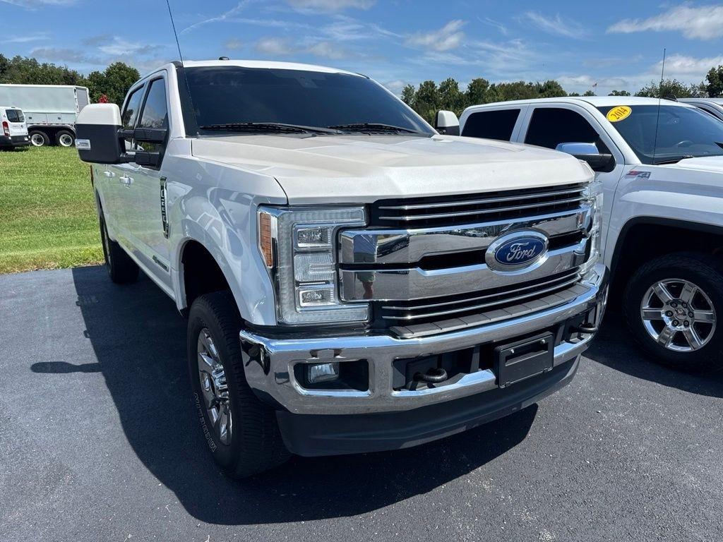 Ford Super Duty F-250 SRW Lariat 4WD Crew Cab 8' Box 2017
