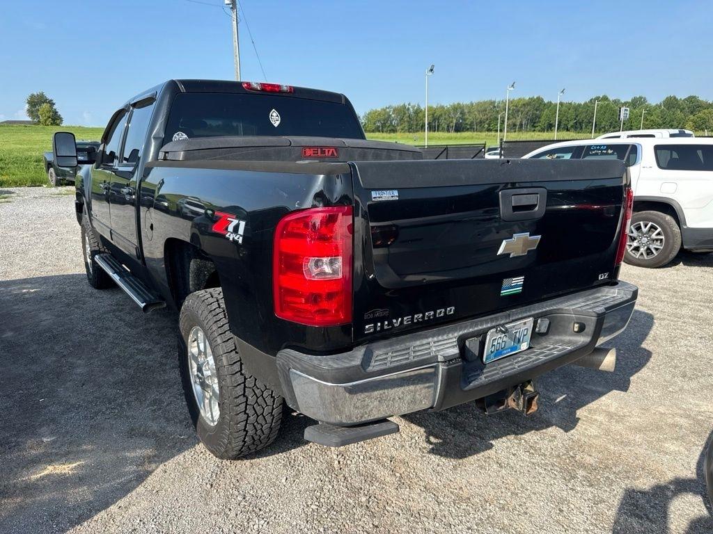 Chevrolet Silverado 2500HD 4WD Crew Cab 153.7" LTZ 2011