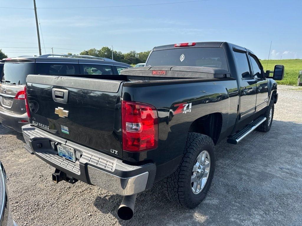 Chevrolet Silverado 2500HD 4WD Crew Cab 153.7" LTZ 2011