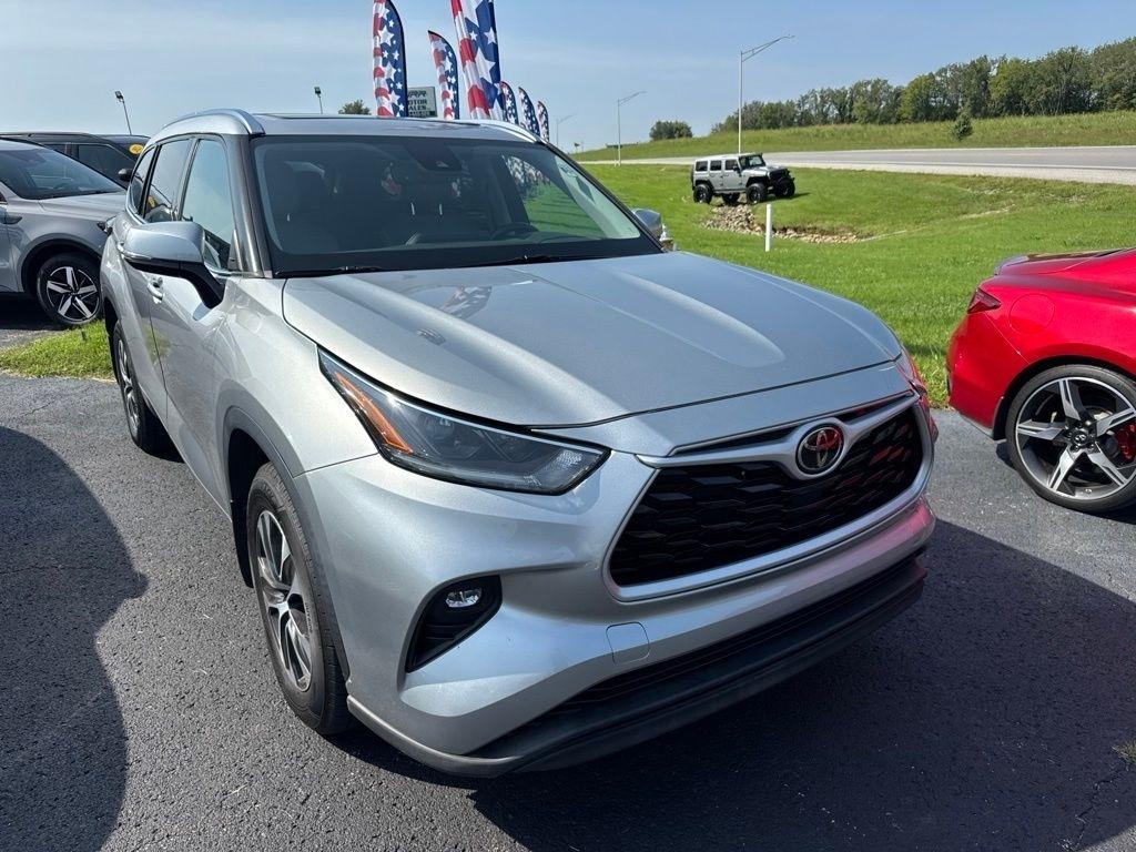 Toyota Highlander XLE AWD (Natl) 2021