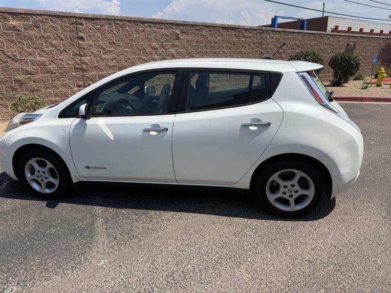 2013 Nissan LEAF SV - Photo 12