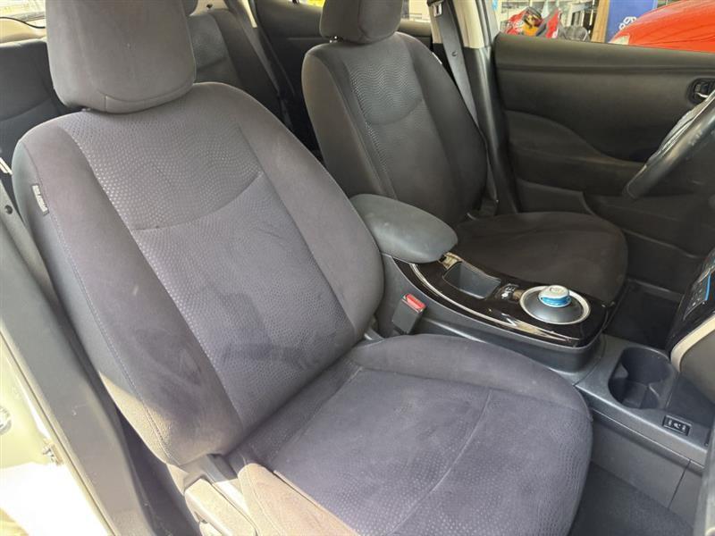 2013 Nissan LEAF SV - Photo 19