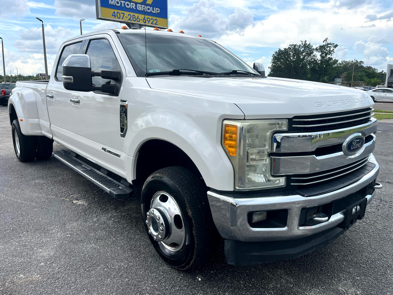 Ford F-350 SD Lariat Crew Cab DRW 4WD 2017 Ford F-350 SD Lariat Crew Cab DRW 4WD 2017