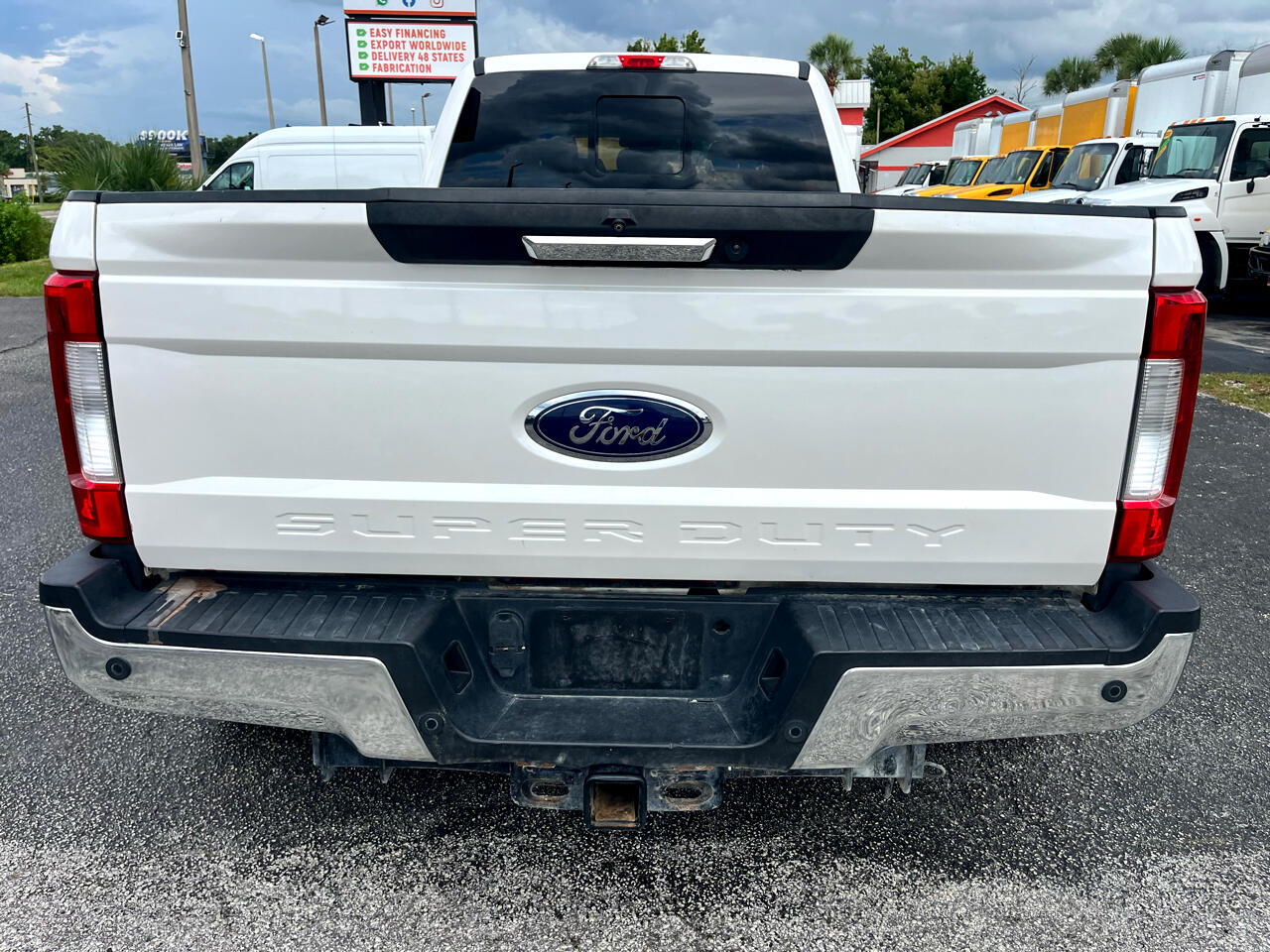 Ford F-350 SD Lariat Crew Cab DRW 4WD 2017 Ford F-350 SD Lariat Crew Cab DRW 4WD 2017