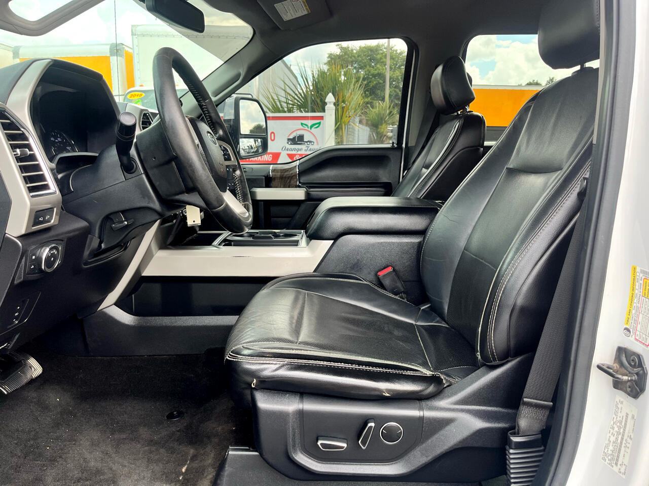 Ford F-350 SD Lariat Crew Cab DRW 4WD 2017 Ford F-350 SD Lariat Crew Cab DRW 4WD 2017