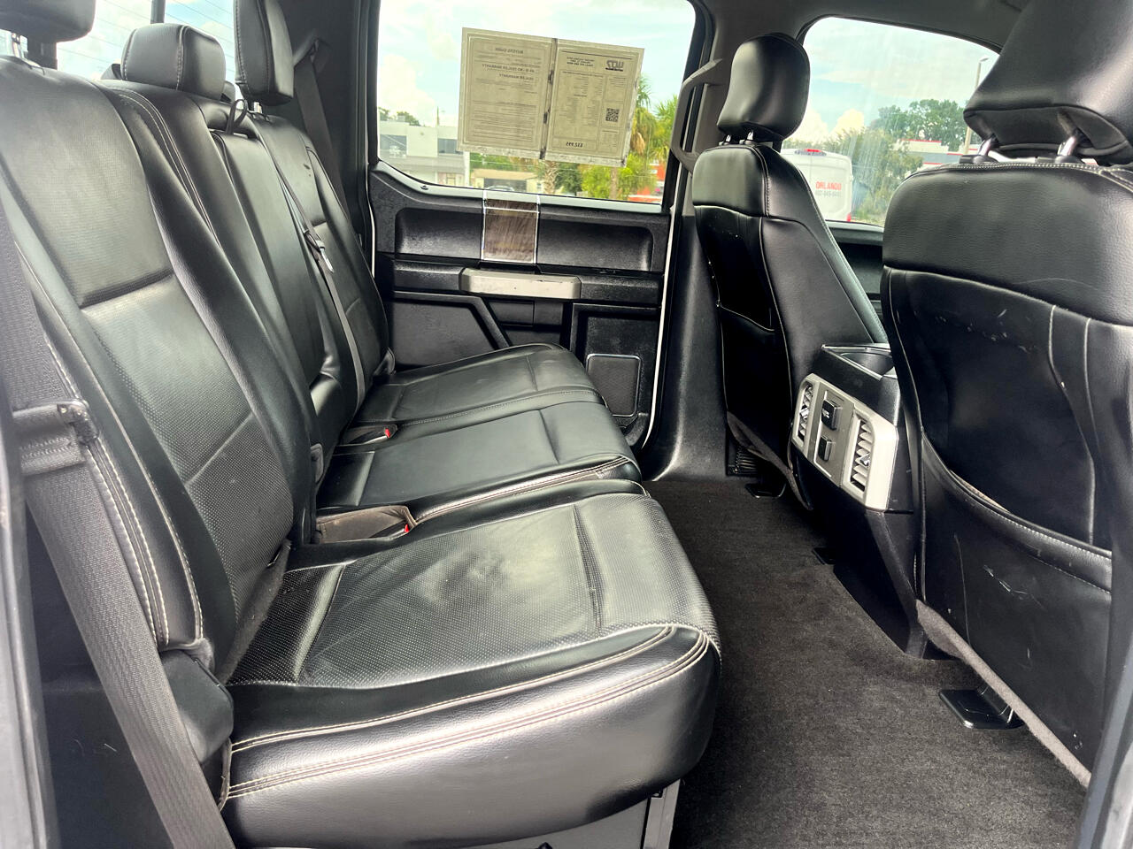 Ford F-350 SD Lariat Crew Cab DRW 4WD 2017 Ford F-350 SD Lariat Crew Cab DRW 4WD 2017