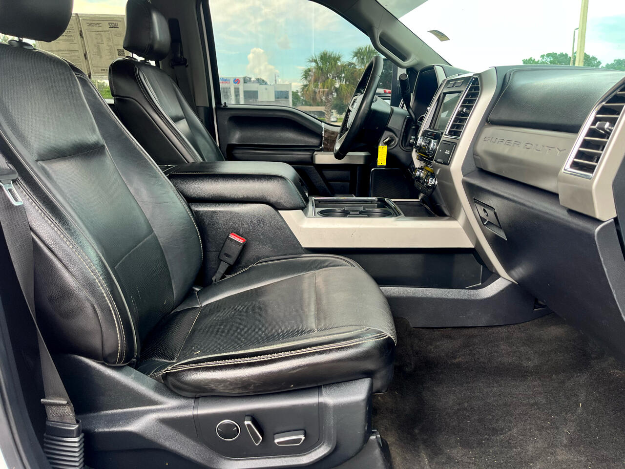 Ford F-350 SD Lariat Crew Cab DRW 4WD 2017 Ford F-350 SD Lariat Crew Cab DRW 4WD 2017