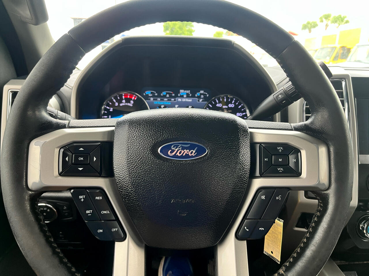 Ford F-350 SD Lariat Crew Cab DRW 4WD 2017 Ford F-350 SD Lariat Crew Cab DRW 4WD 2017