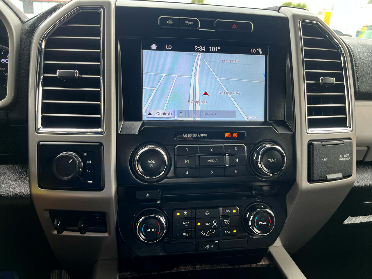 Ford F-350 SD Lariat Crew Cab DRW 4WD 2017 Ford F-350 SD Lariat Crew Cab DRW 4WD 2017