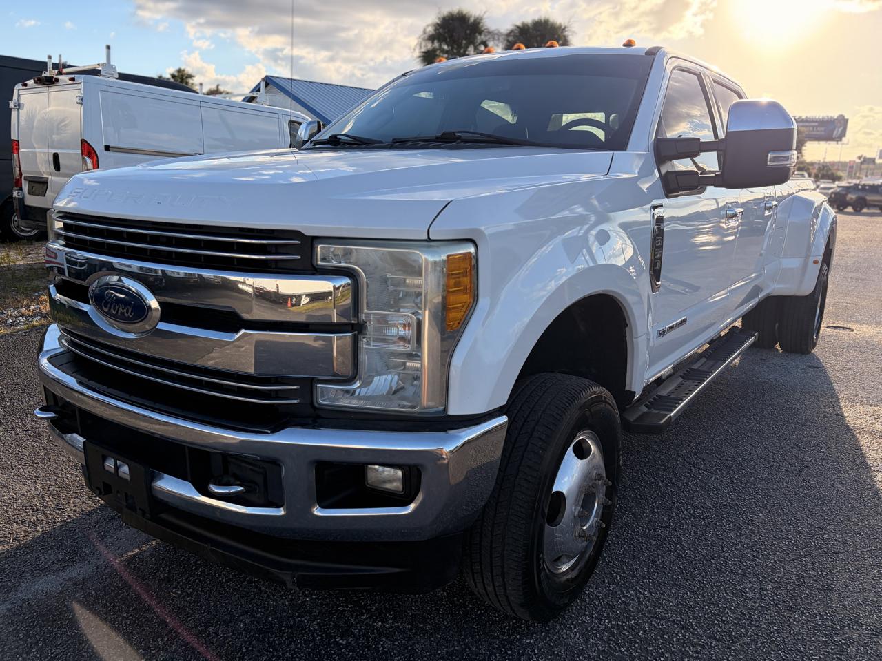 Ford F-350 SD Lariat Crew Cab DRW 4WD 2017