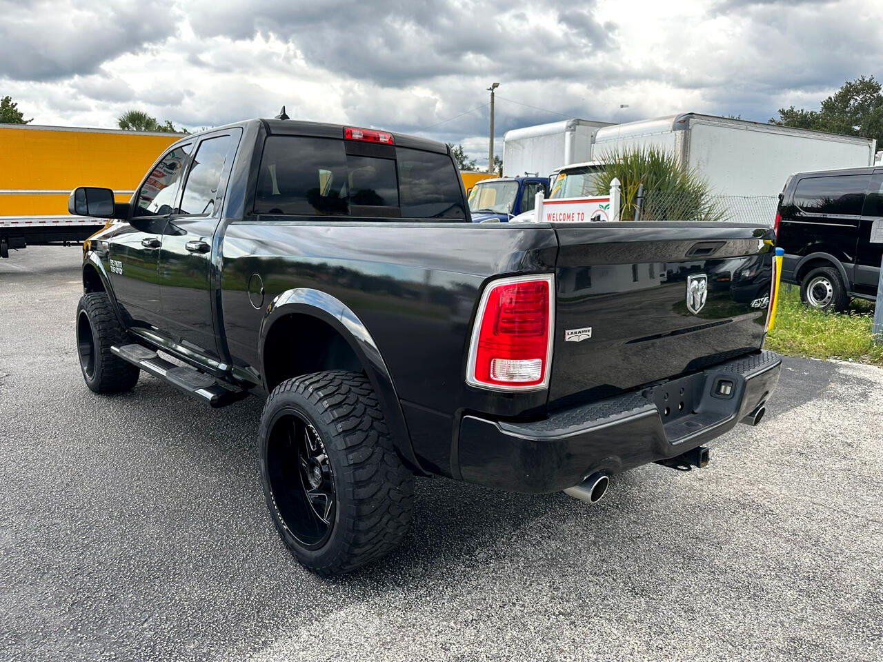 RAM 1500 Laramie Quad Cab 4WD 2017 RAM 1500 Laramie Quad Cab 4WD 2017