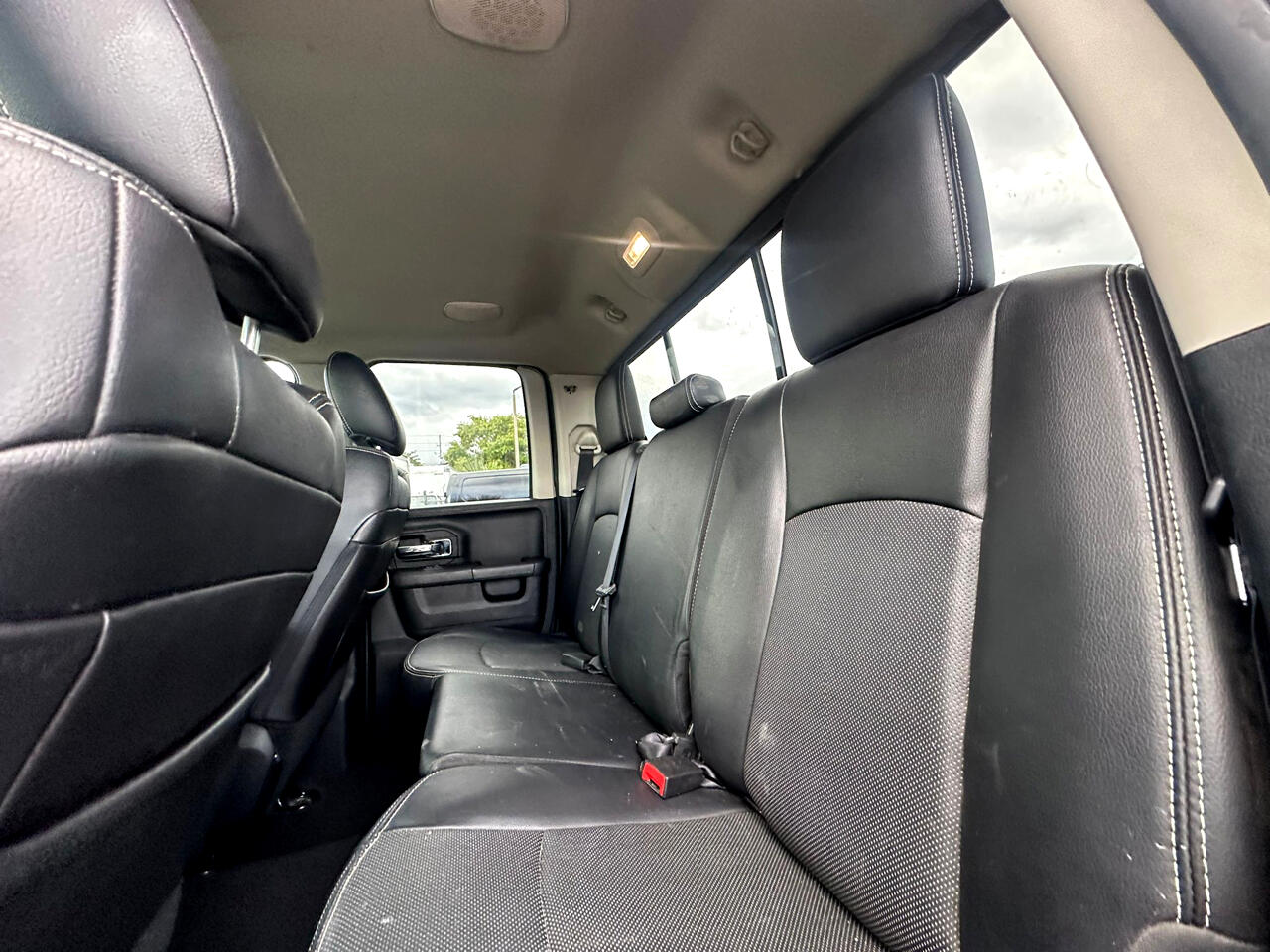 RAM 1500 Laramie Quad Cab 4WD 2017 RAM 1500 Laramie Quad Cab 4WD 2017