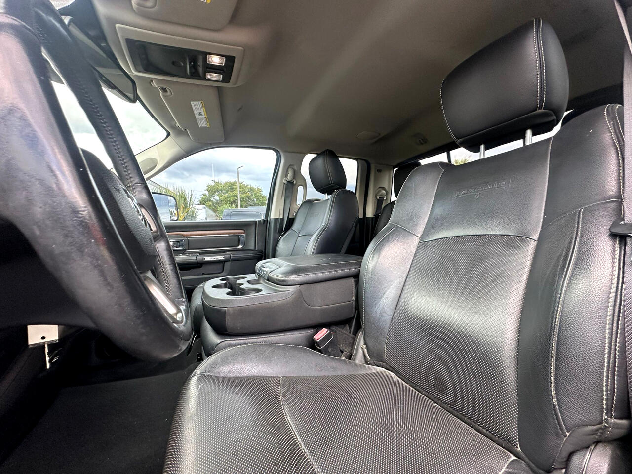 RAM 1500 Laramie Quad Cab 4WD 2017 RAM 1500 Laramie Quad Cab 4WD 2017