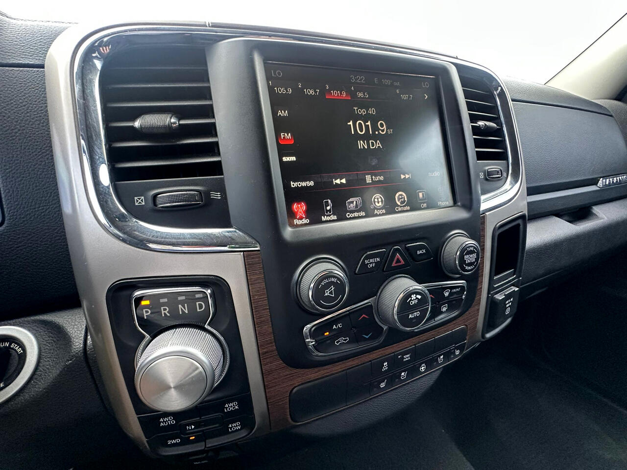 RAM 1500 Laramie Quad Cab 4WD 2017 RAM 1500 Laramie Quad Cab 4WD 2017