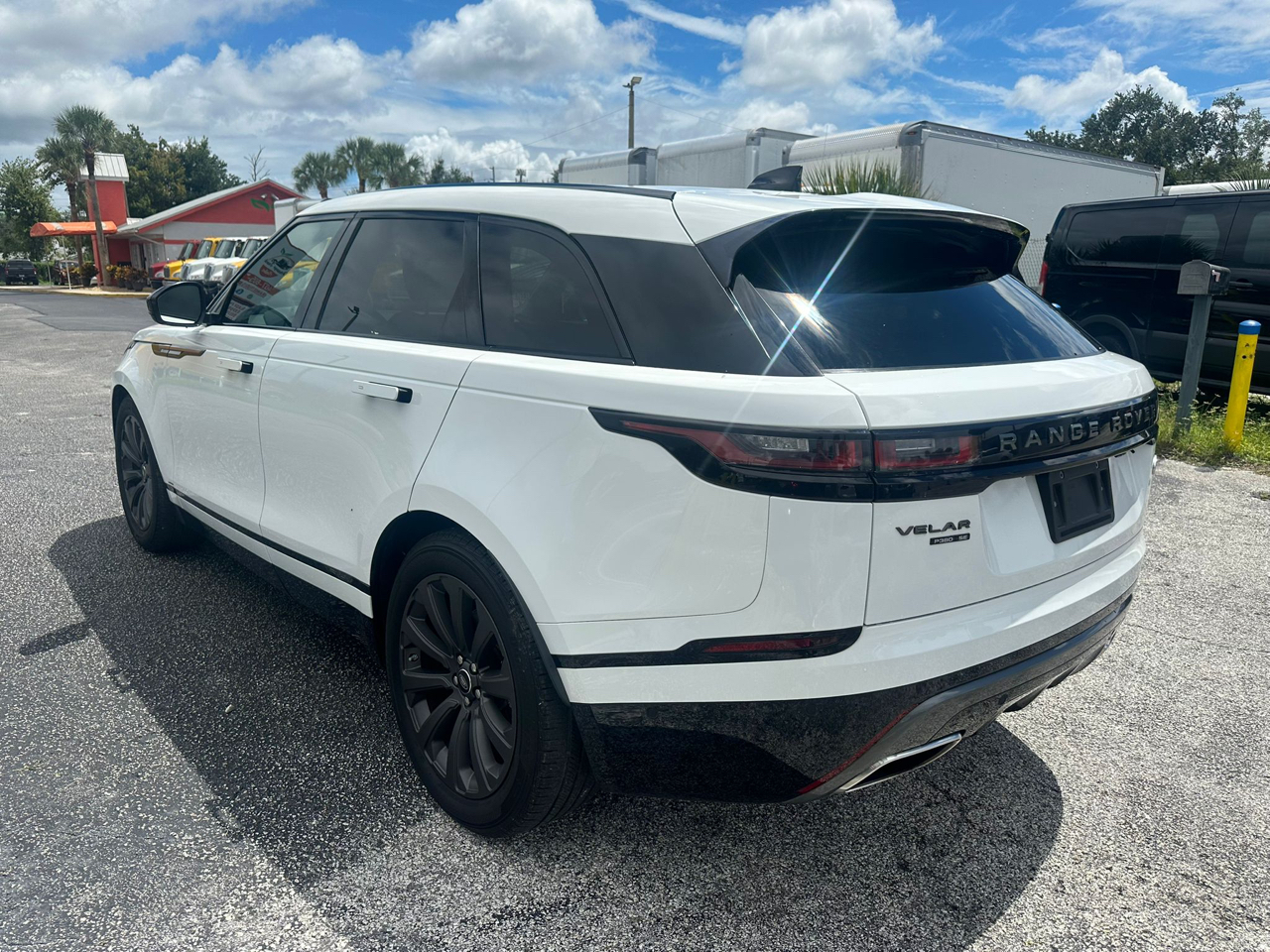 Land Rover Range Rover Velar R-Dynamic SE 2018 Land Rover Range Rover Velar R-Dynamic SE 2018
